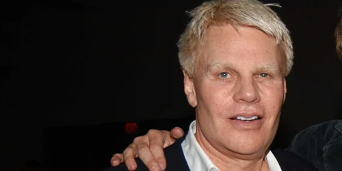 Prison Psychologist Testifies Former Abercrombie & Fitch CEO Is Mentally Fit for Trial