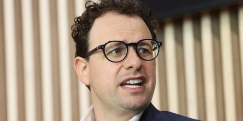 Anthropic's 'Mythos' AI Model Sparks Cybersecurity Debate Among Experts