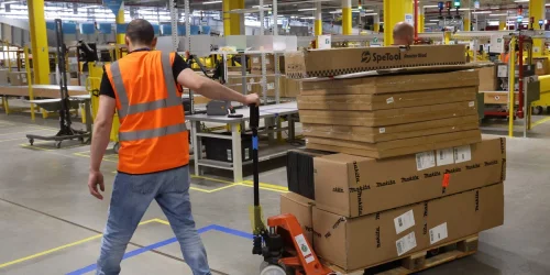 Amazon Suspends Abu Dhabi Operations as US-Iran Conflict Disrupts Middle East Supply Chains