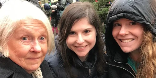 Siblings Return to Hometown, Buy Homes Near Mother After Father's Death