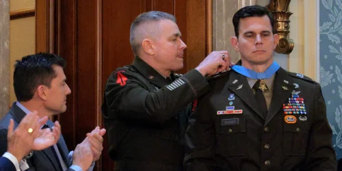 Trump Reveals Details of Venezuela Raid While Awarding Medals of Honor