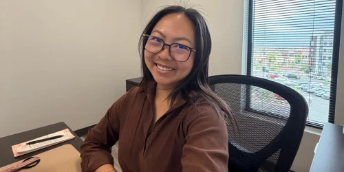 Jobseeker Lands Role After Mailing 'Cringey' Note with Résumé to HR