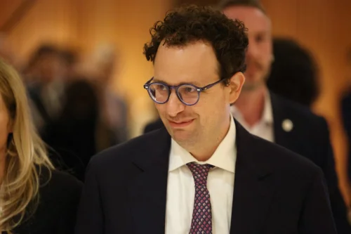 US severs ties with Anthropic over AI safety stance, triggering $200m contract loss