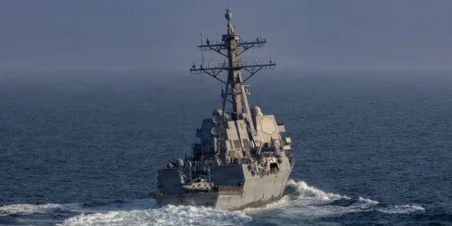 US Navy Destroyers Lead Risky Mine-Clearing Mission in Strategic Strait of Hormuz